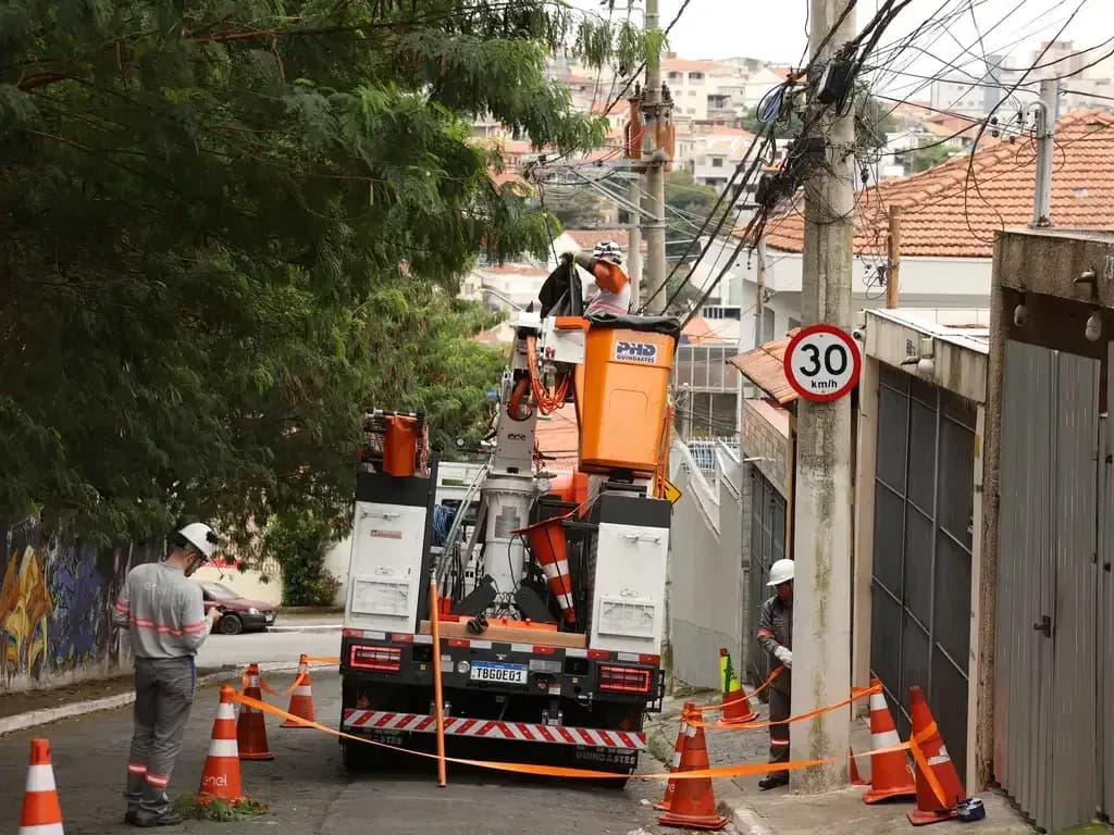 Falhas deixaram 900 mil pessoas sem energia