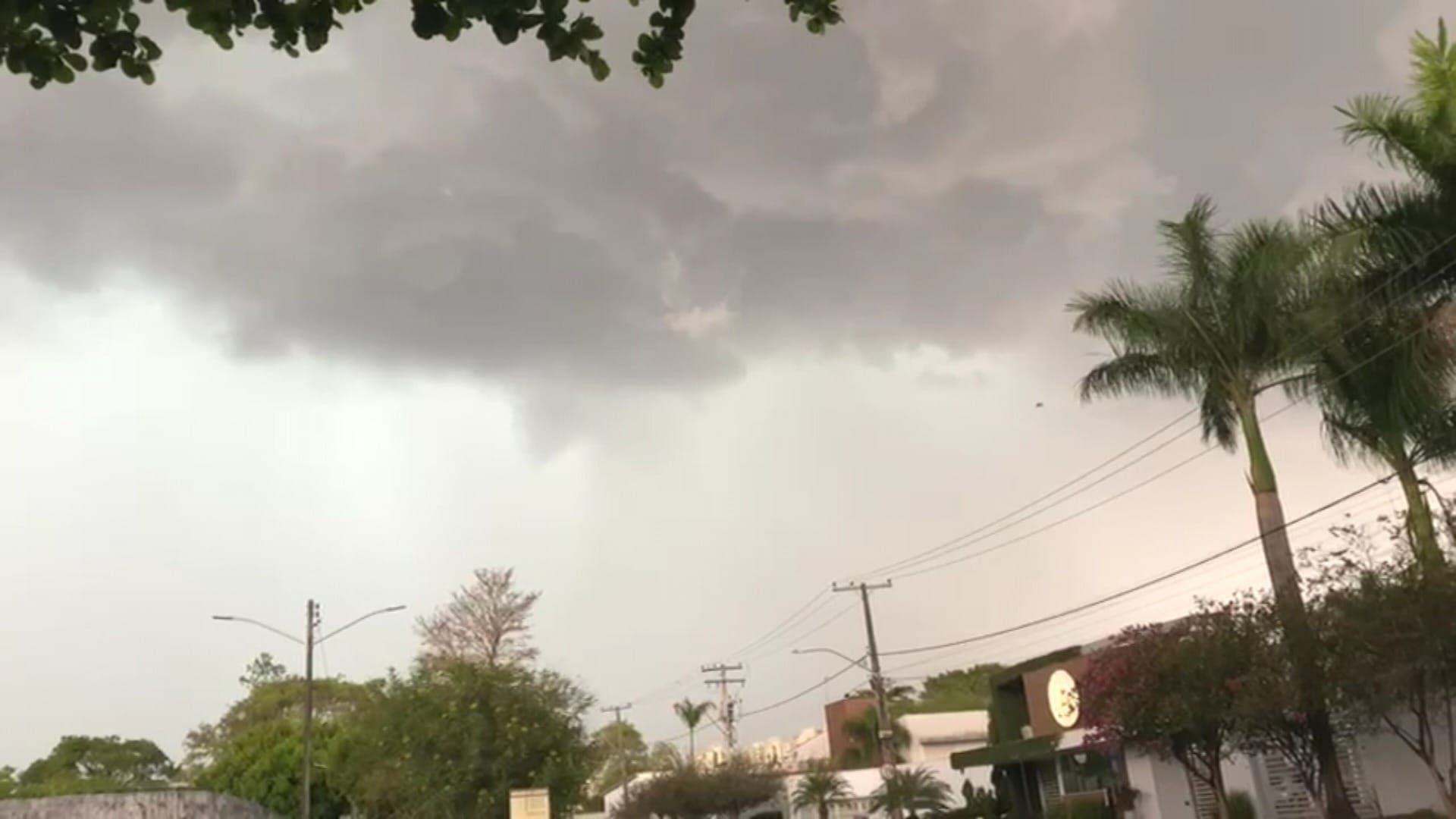 Chuva em São Paulo gera alerta na Defesa Civil