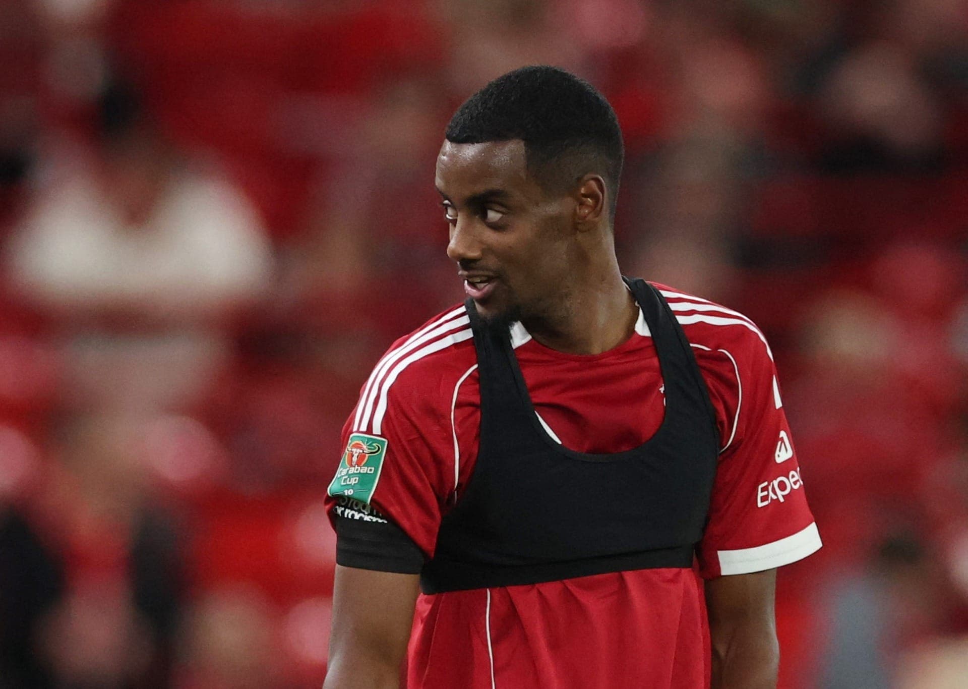 Isak comemora gol do Liverpool