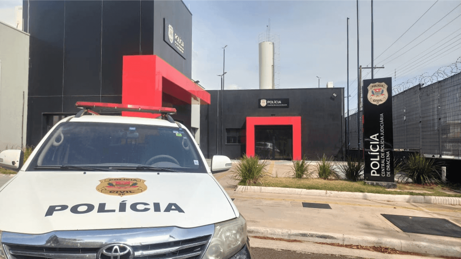 O homem foi preso em cumprimento a um mandado 