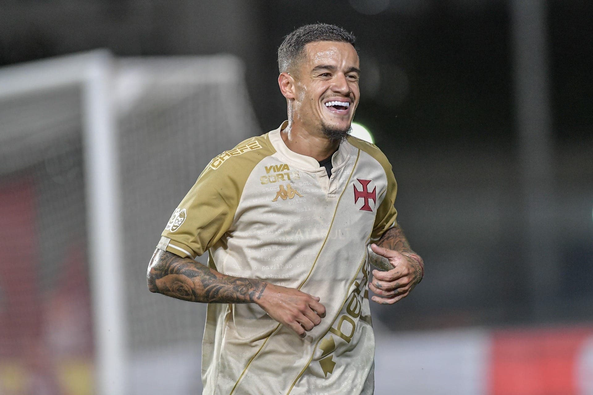 Coutinho comemora gol do Vasco