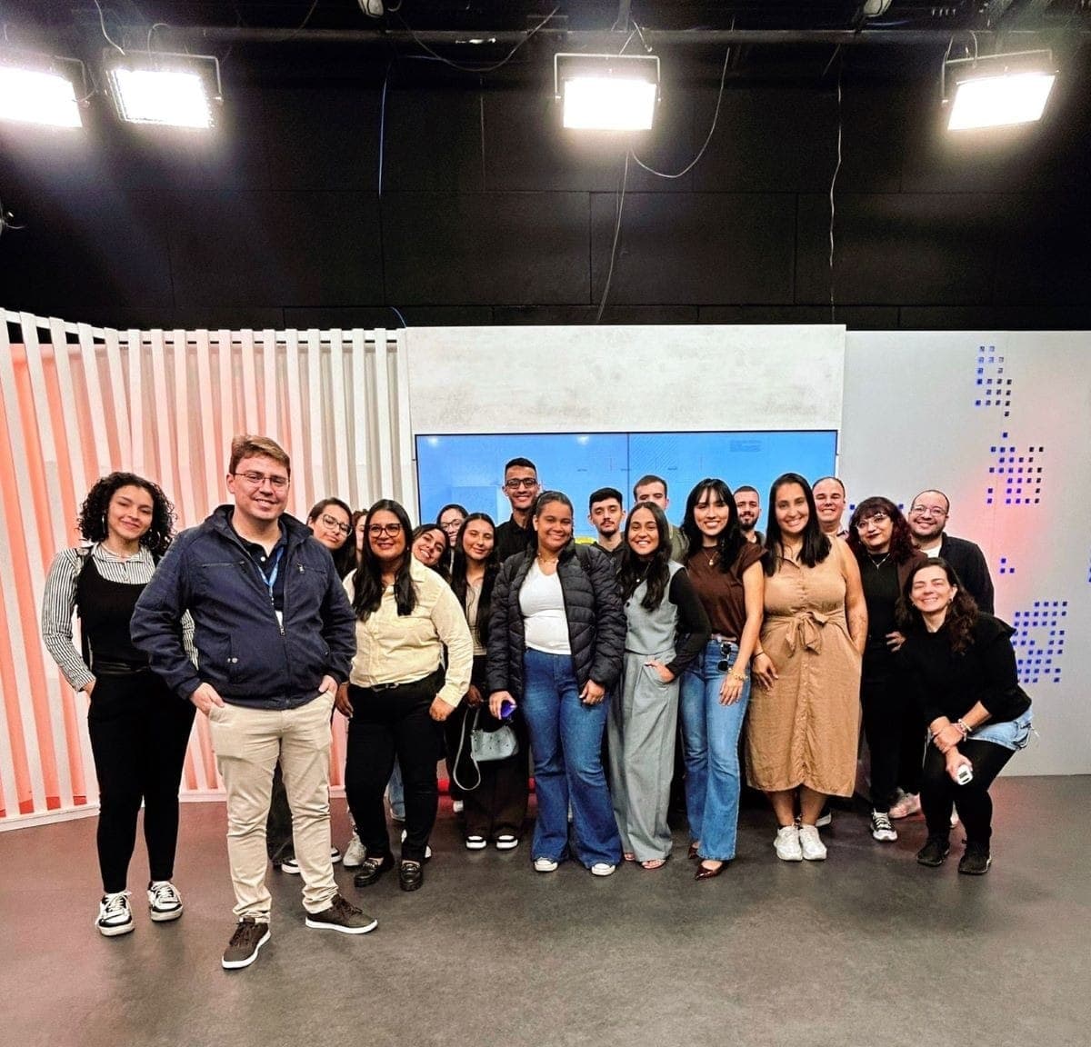Visita dos estudantes da UNIFATEA à Band Vale