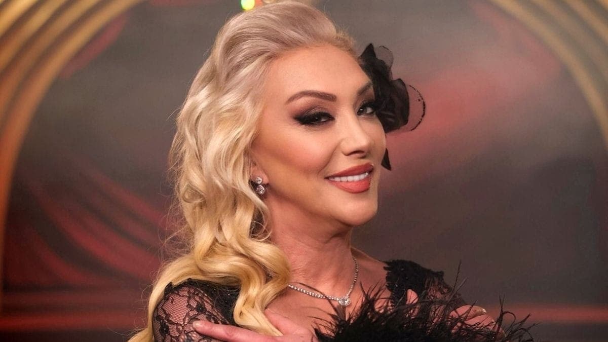 Güllü, famosa cantora turca