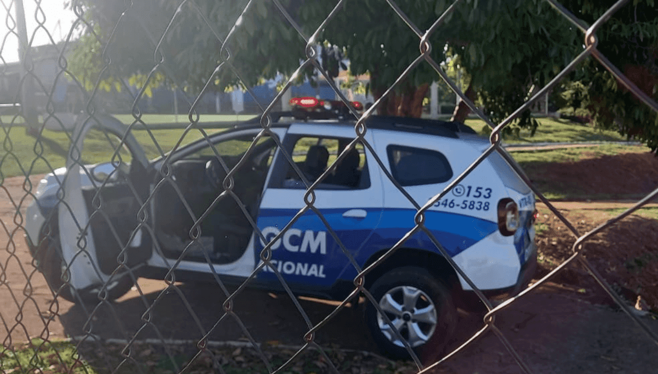 Os guardas detiveram o suspeito na residência da família 