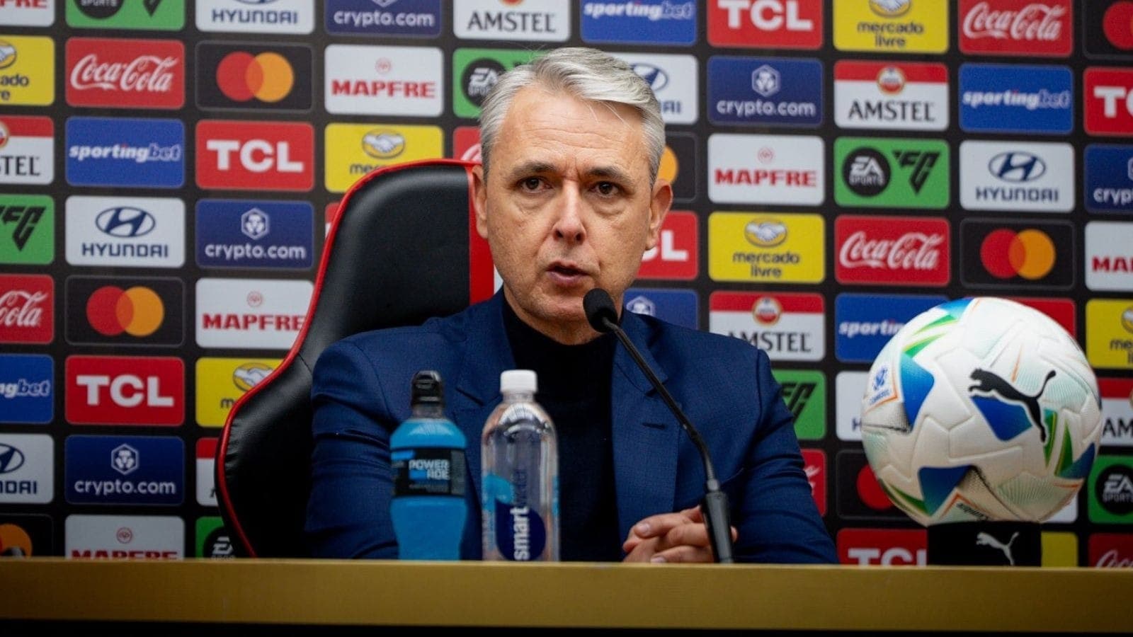Tiago Nunes, técnico da LDU