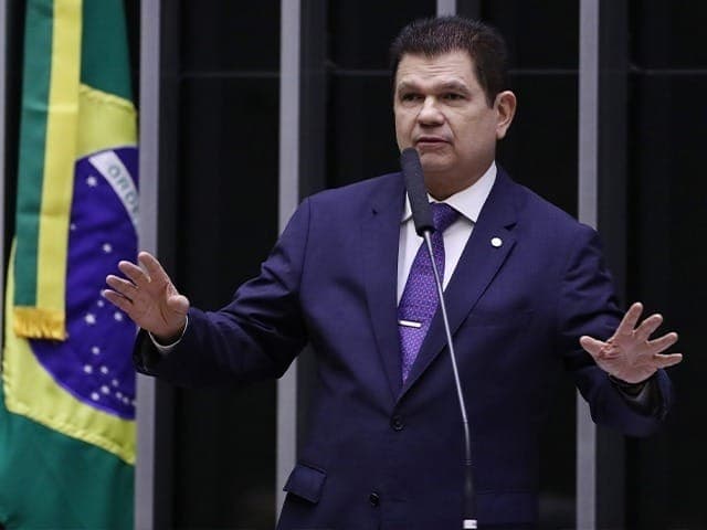 Deputado Mauro Benevides (PDT-CE) sofre AVC