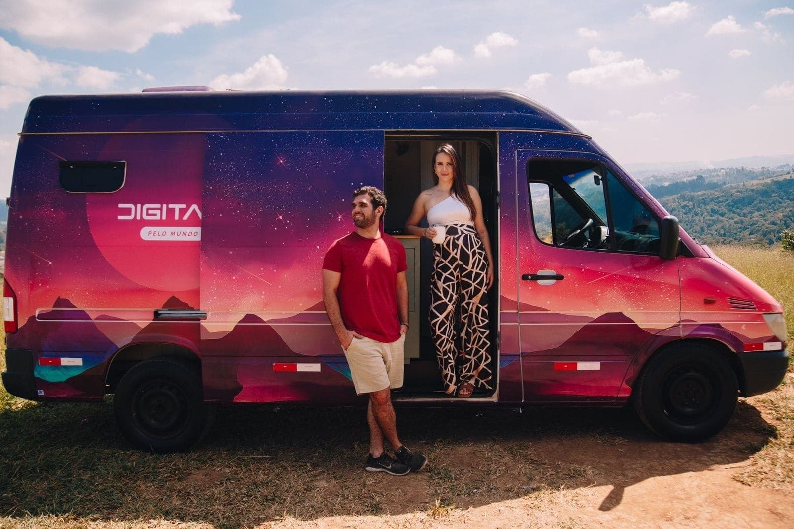 Família transforma van em motorhome e história vira programa na Band Vale