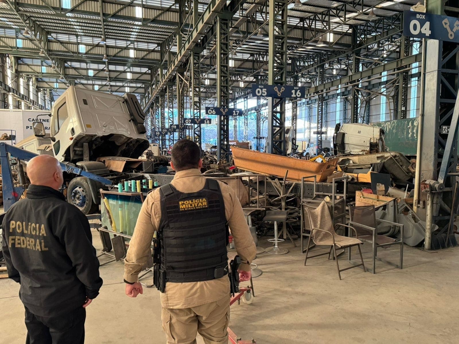 PF cumpre mandados em SJC contra grupo especializado em roubos de cargas