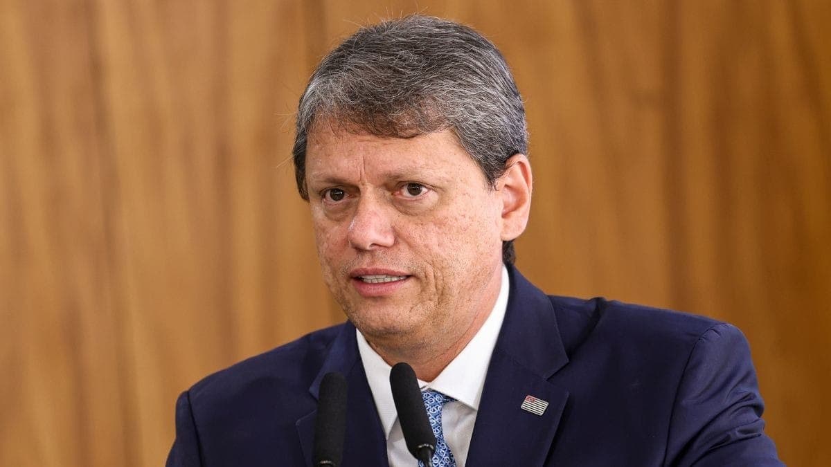 Visita de Tarcísio de Freitas ao ex-presidente Bolsonaro é adiada