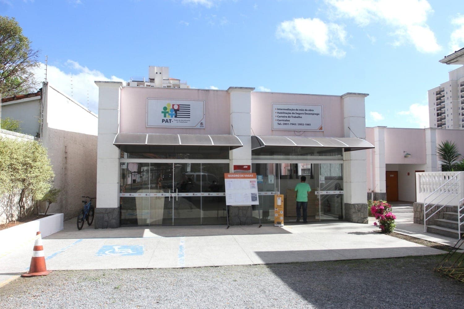 PAT de Jacareí está com 25 vagas de emprego para Atendente de Lanchonete