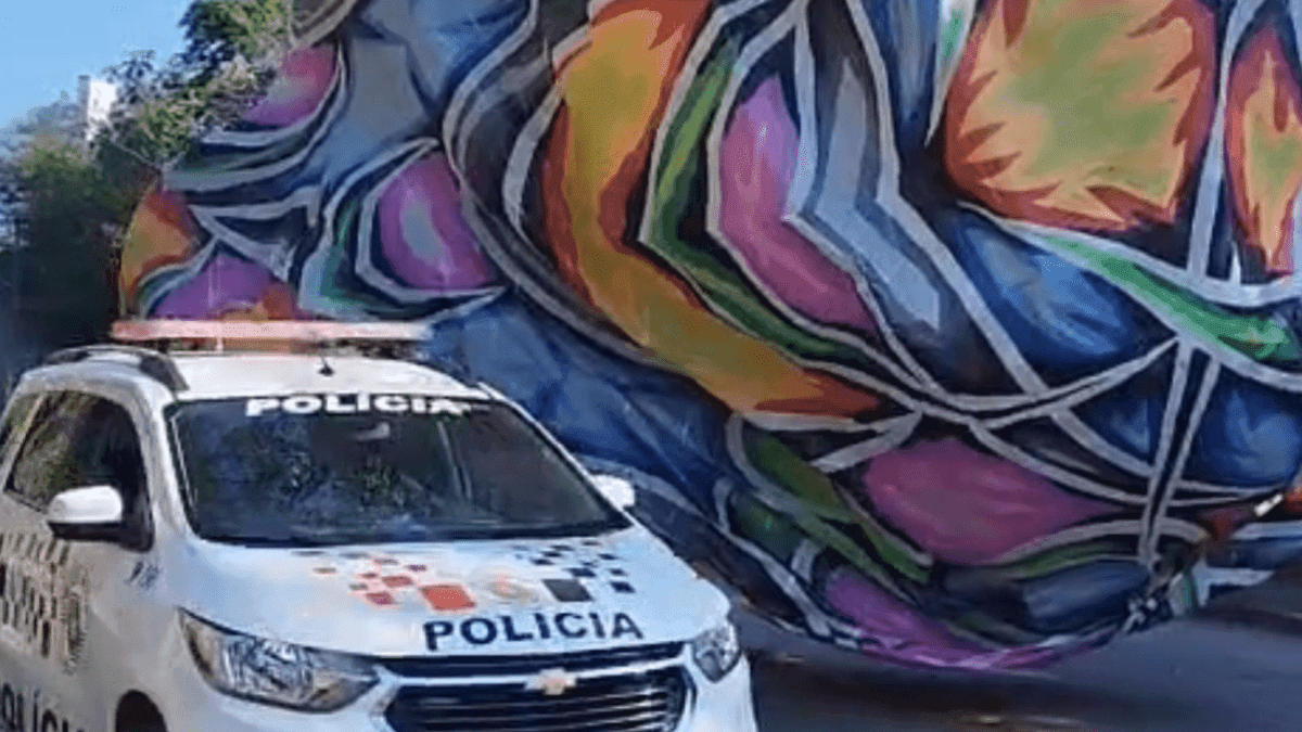 Polícia apreende balão que sobrevoava a região do bairro Urbanova em São José dos Campos