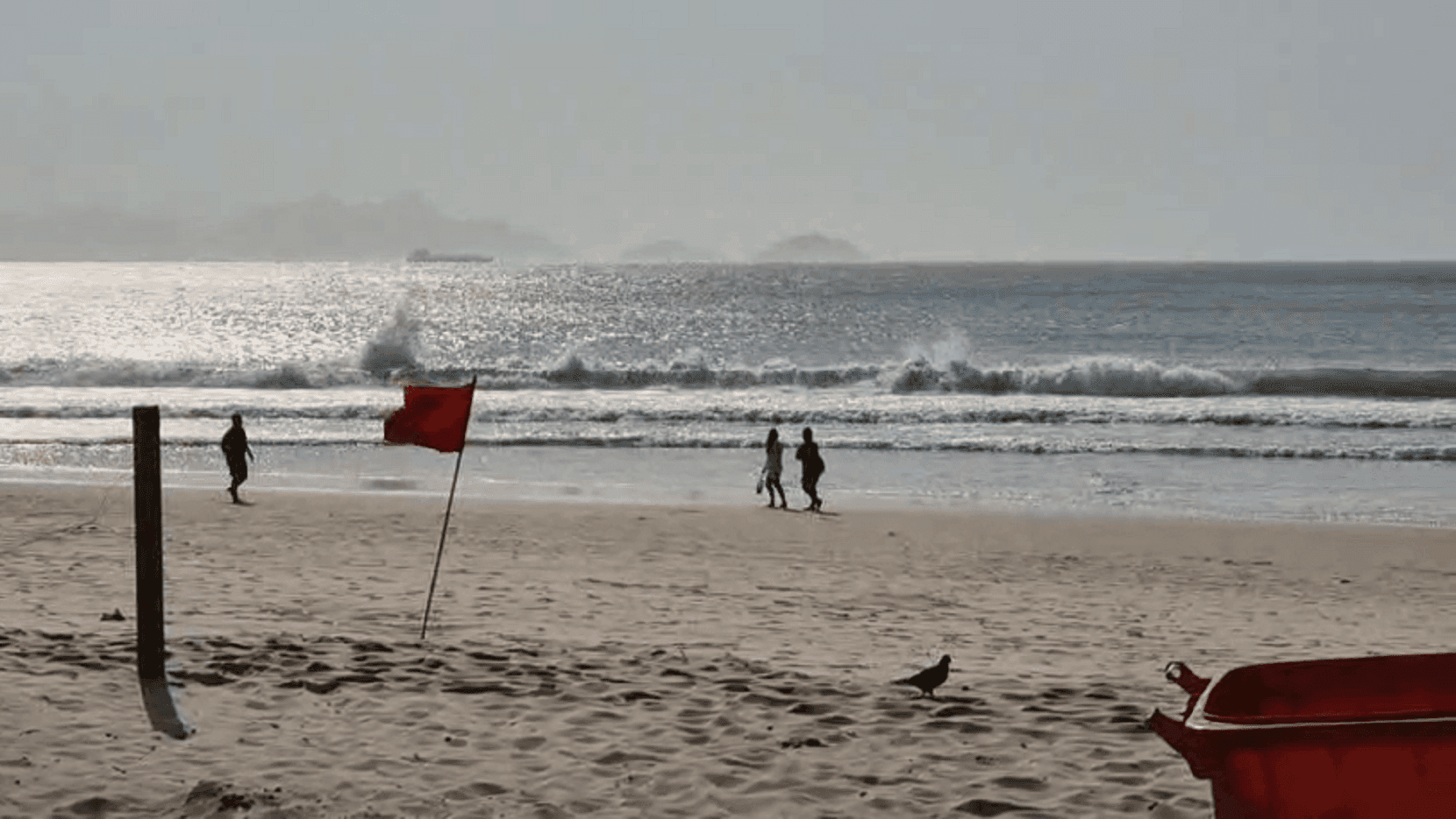 Rajadas de vento fortes na orla de Copacabana