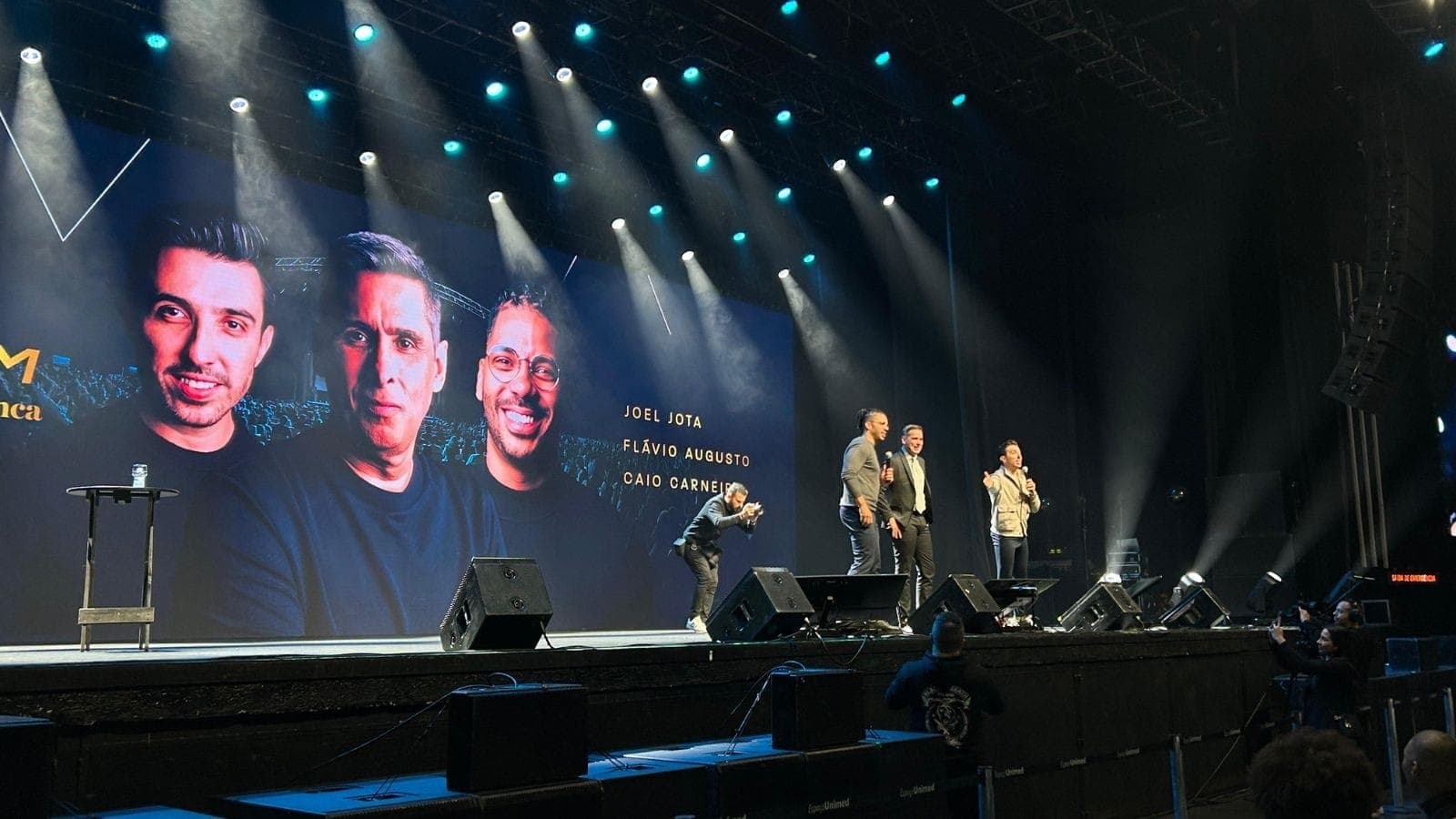 Palestrantes no evento "A Ordem" em São Paulo