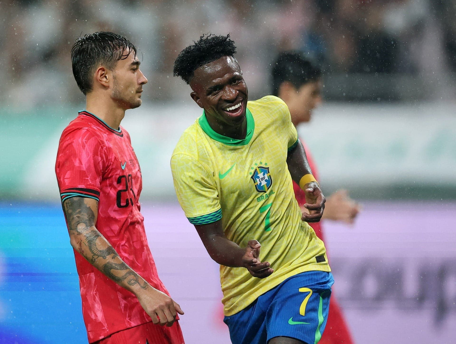 Vini Jr comemora gol da Seleção Brasileira
