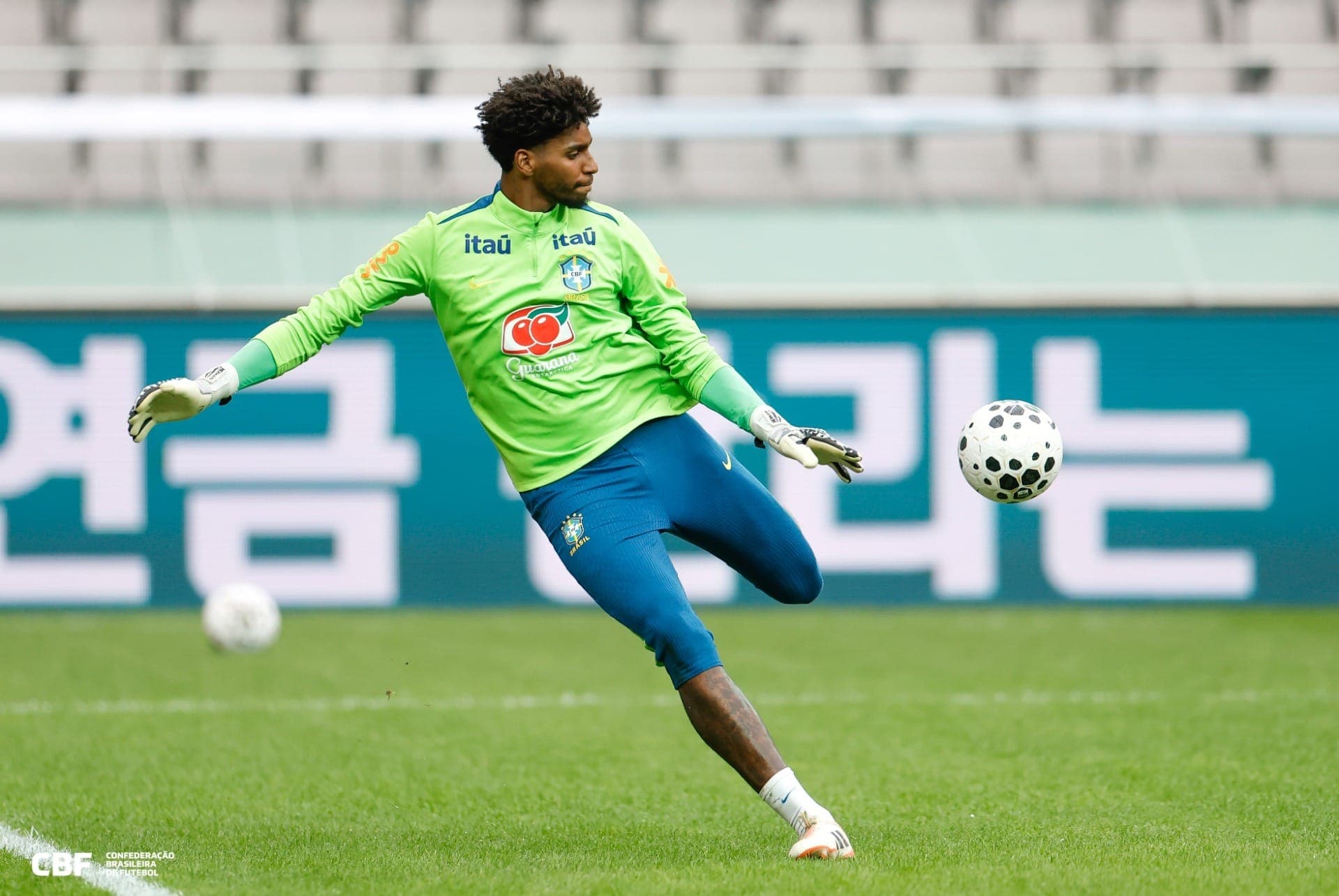 Hugo Souza, goleiro da Seleção