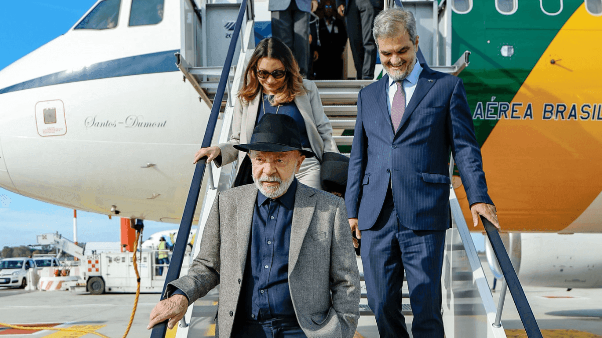Lula volta ao Brasil depois de viagem à Itália