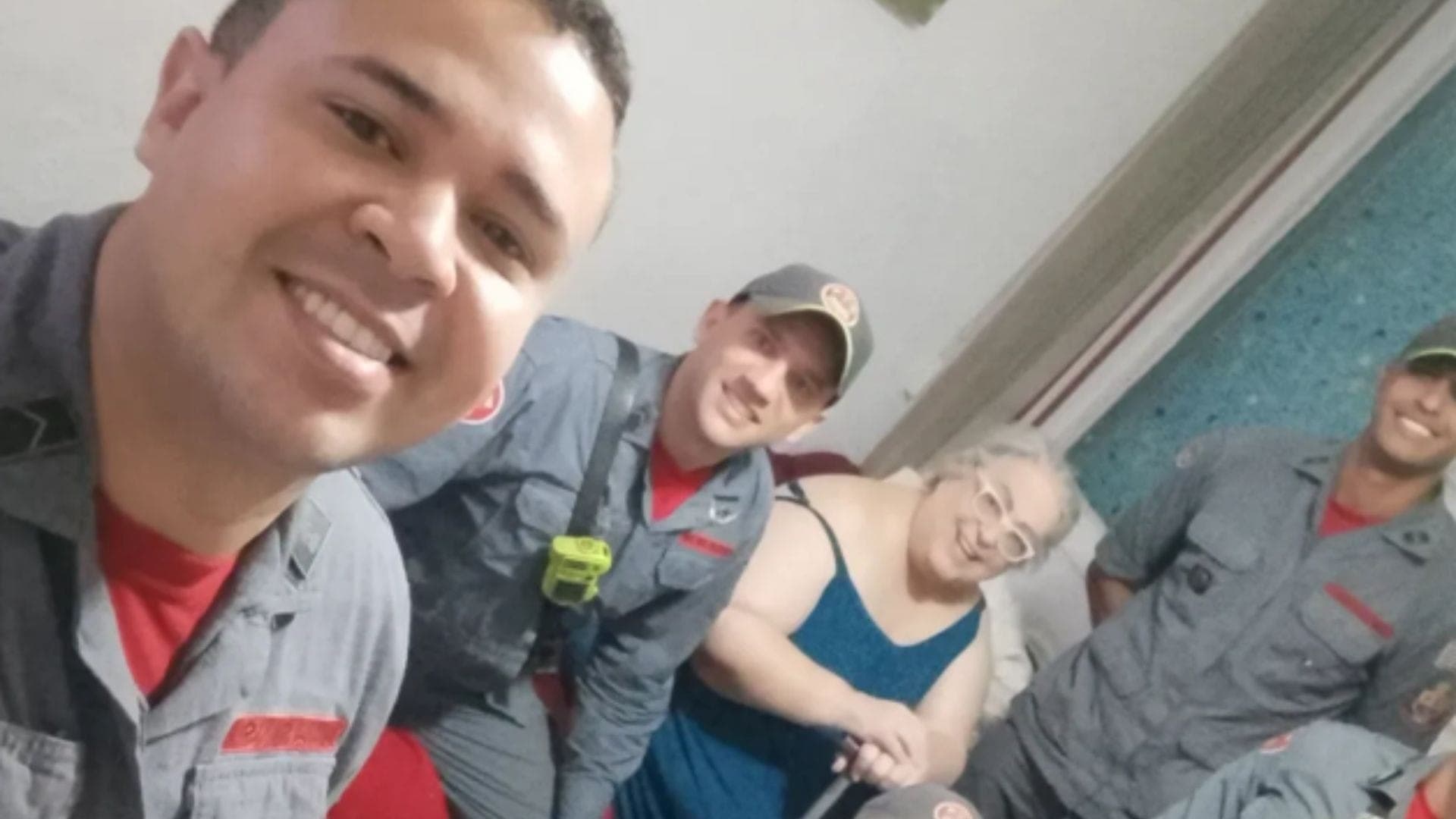 Mamma Bruschetta ao lado dos bombeiros