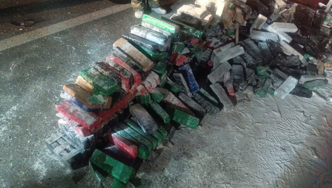 Tijolos de maconha apreendidos 