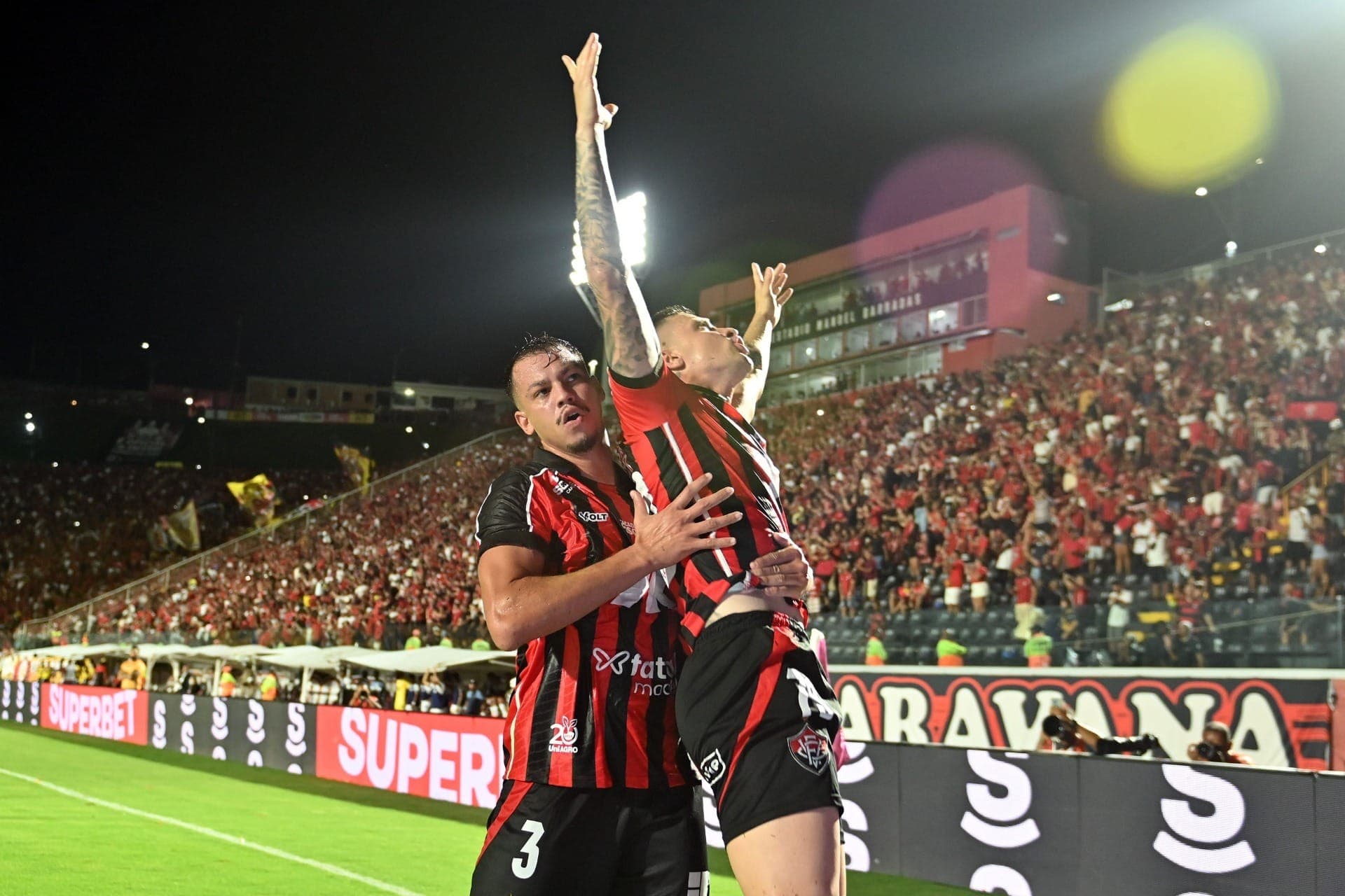Kayzer comemora primeiro gol no clássico