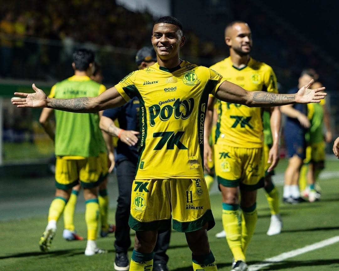 Negueba comemora gol do Mirassol contra o Inter