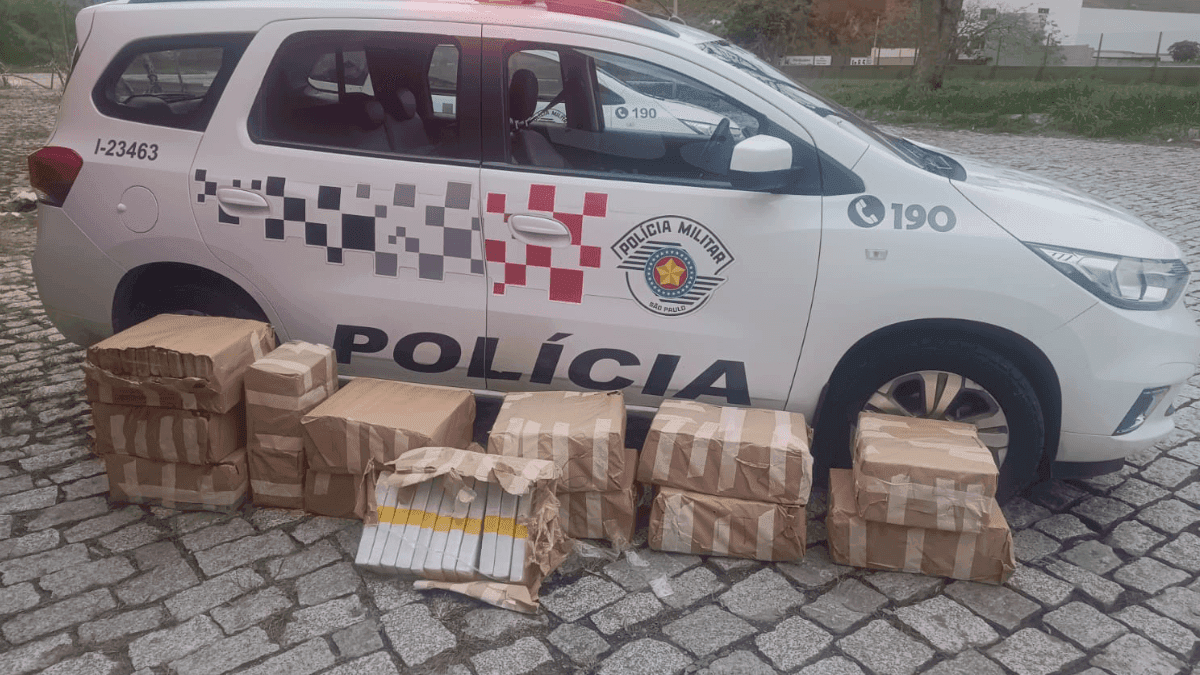 Polícia Militar apreende mais de 250 kg de drogas em posto desativado em Queluz