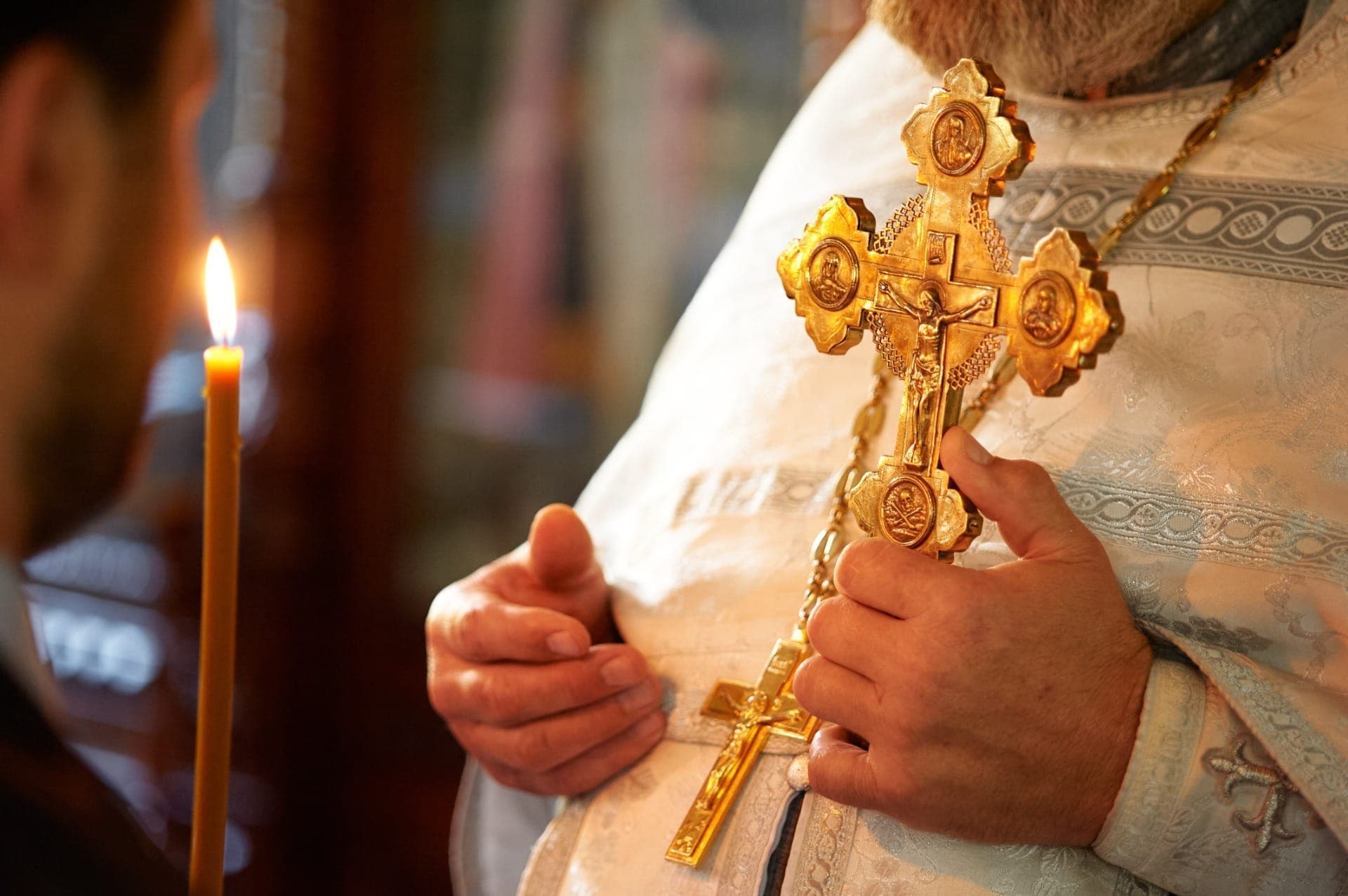 Padre é acusado de importunação durante oração