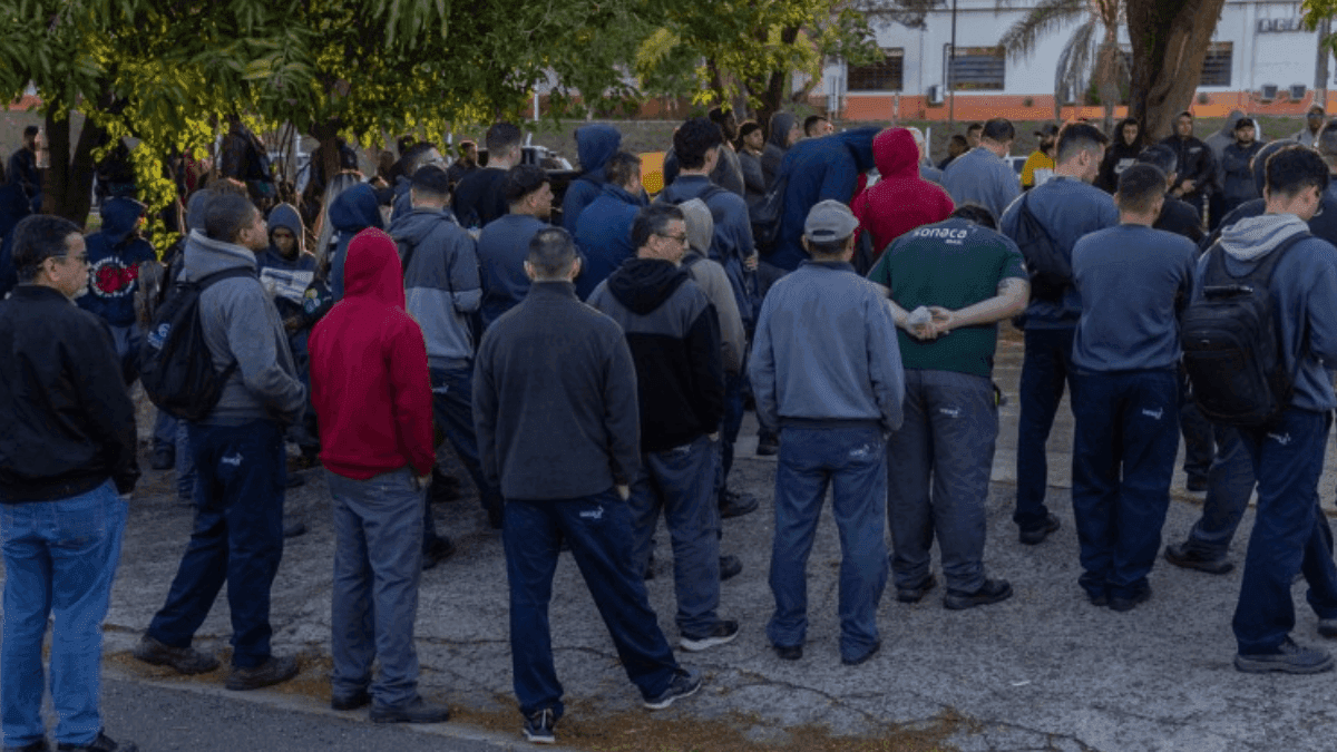 Trabalhadores da Sonaca em São José dos Campos entram em greve por salário maior e direitos