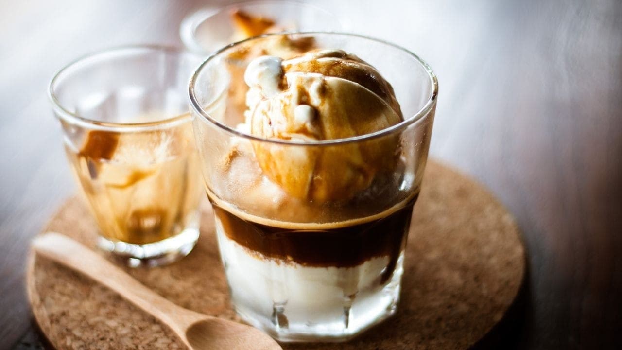 Affogato com chocolate e café