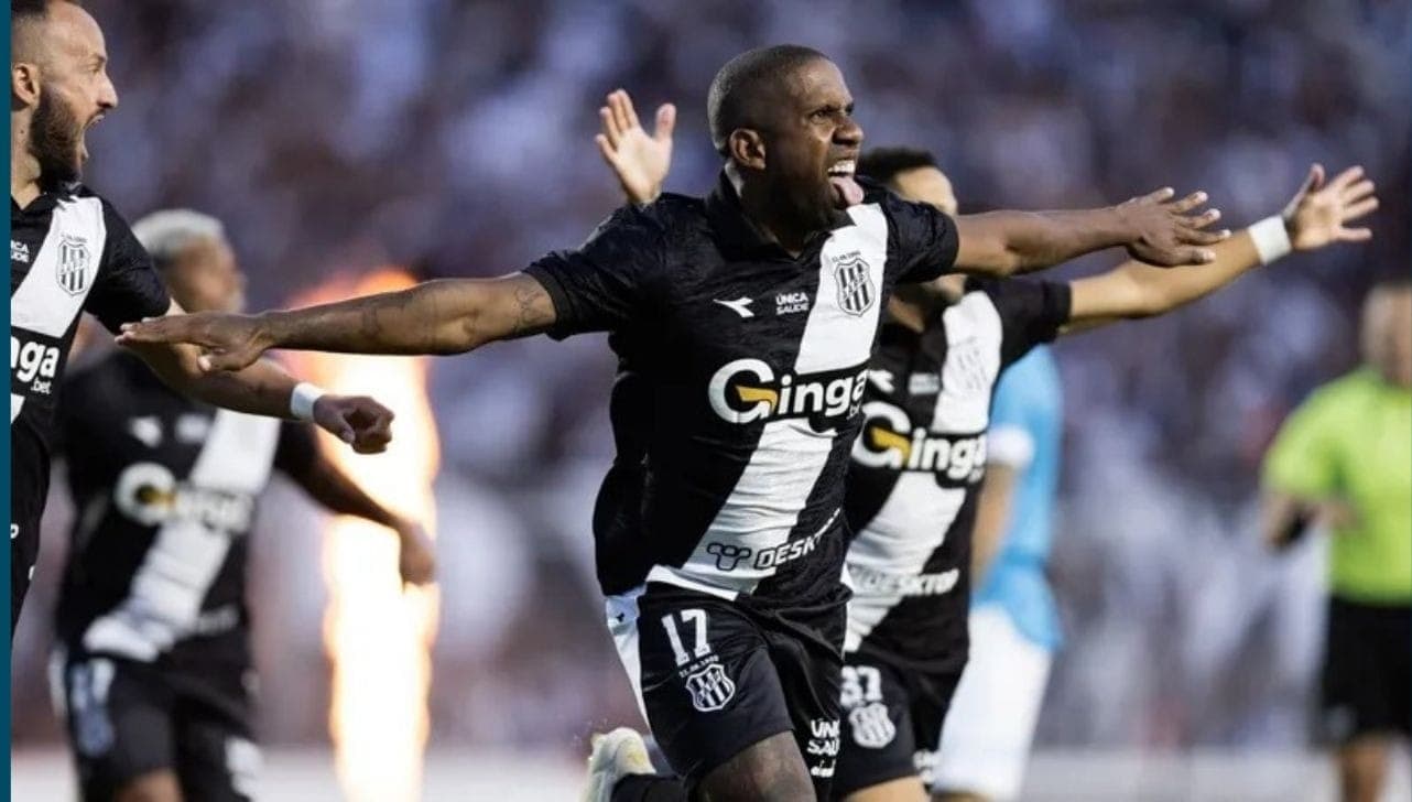 Toró comemora primeiro gol da Ponte Preta