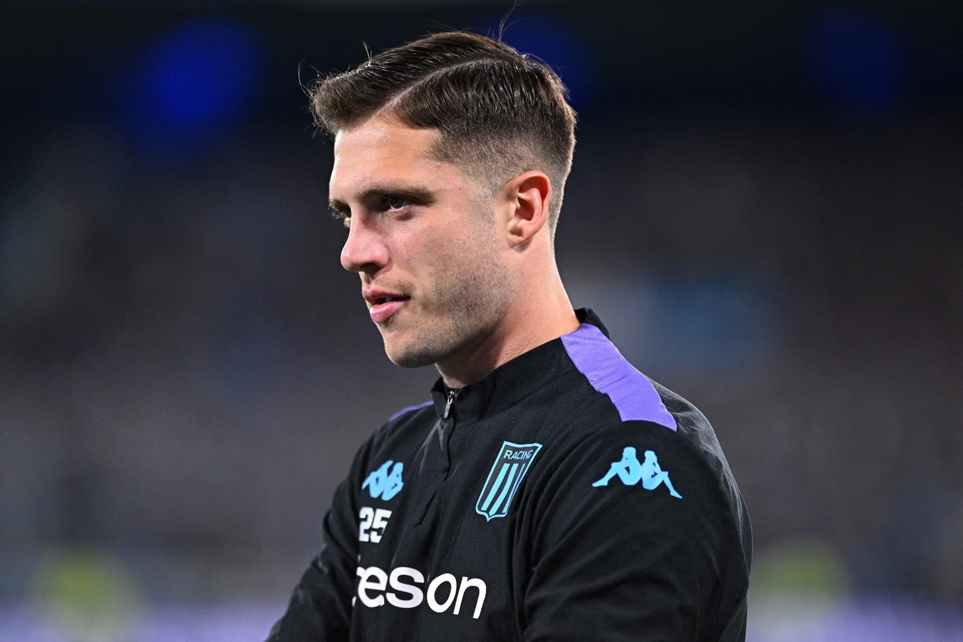 Goleiro Cambeses no jogo entre Racing e Flamengo