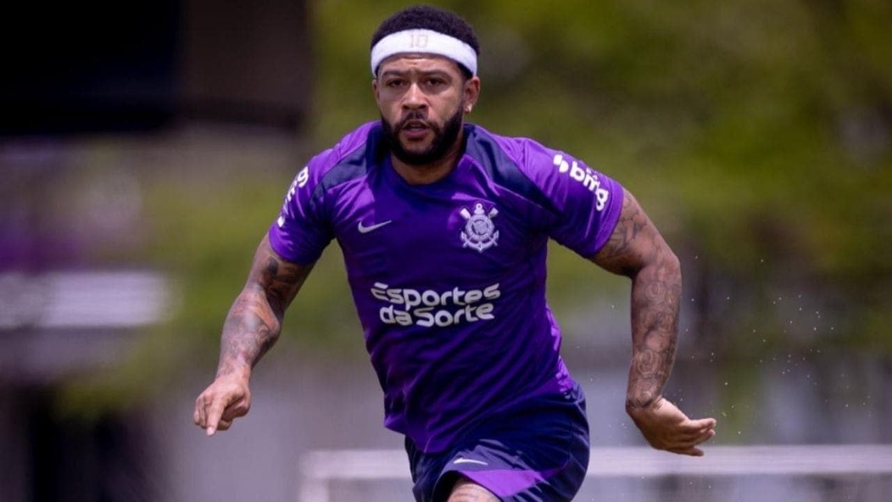 Memphis em treino do Corinthians