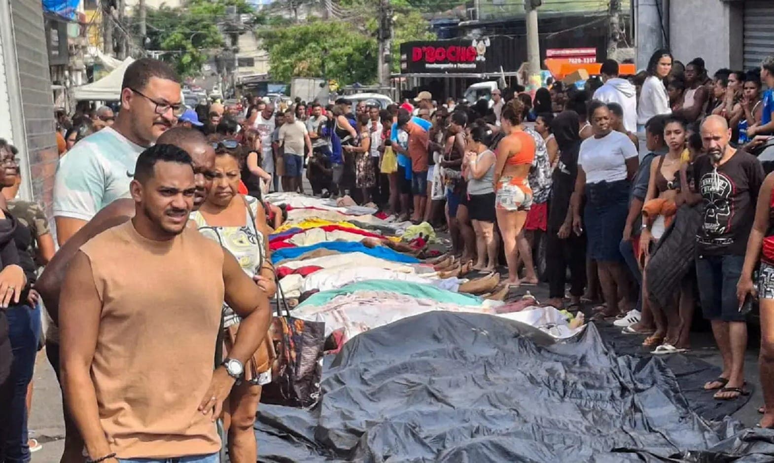Corpos estendidos na Penha