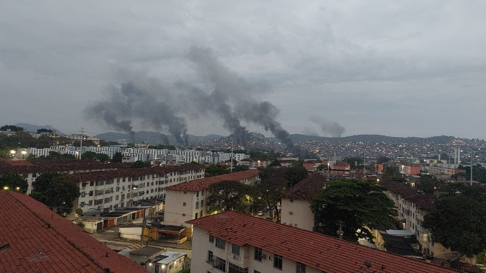 A ação também deixou quatro policiais mortos.