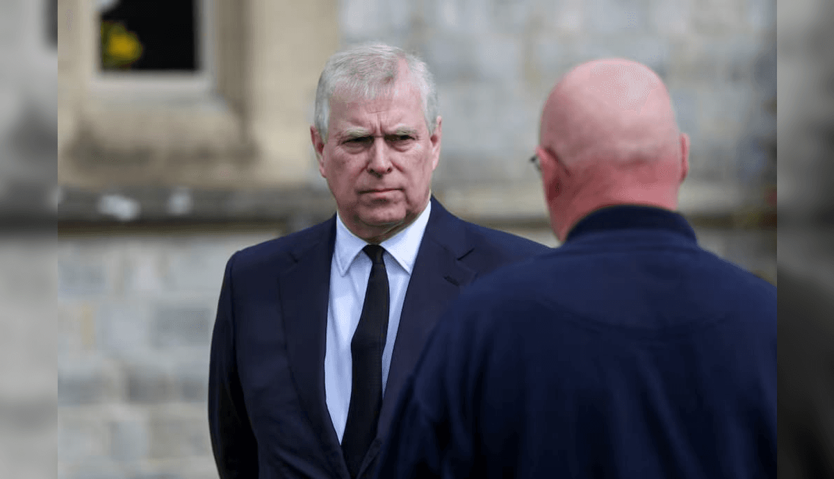 Príncipe Andrew perde título de realeza 