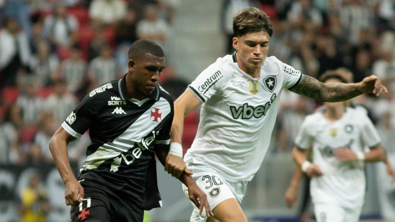 Rayan, do Vasco, e Joaquín Correa, do Botafogo