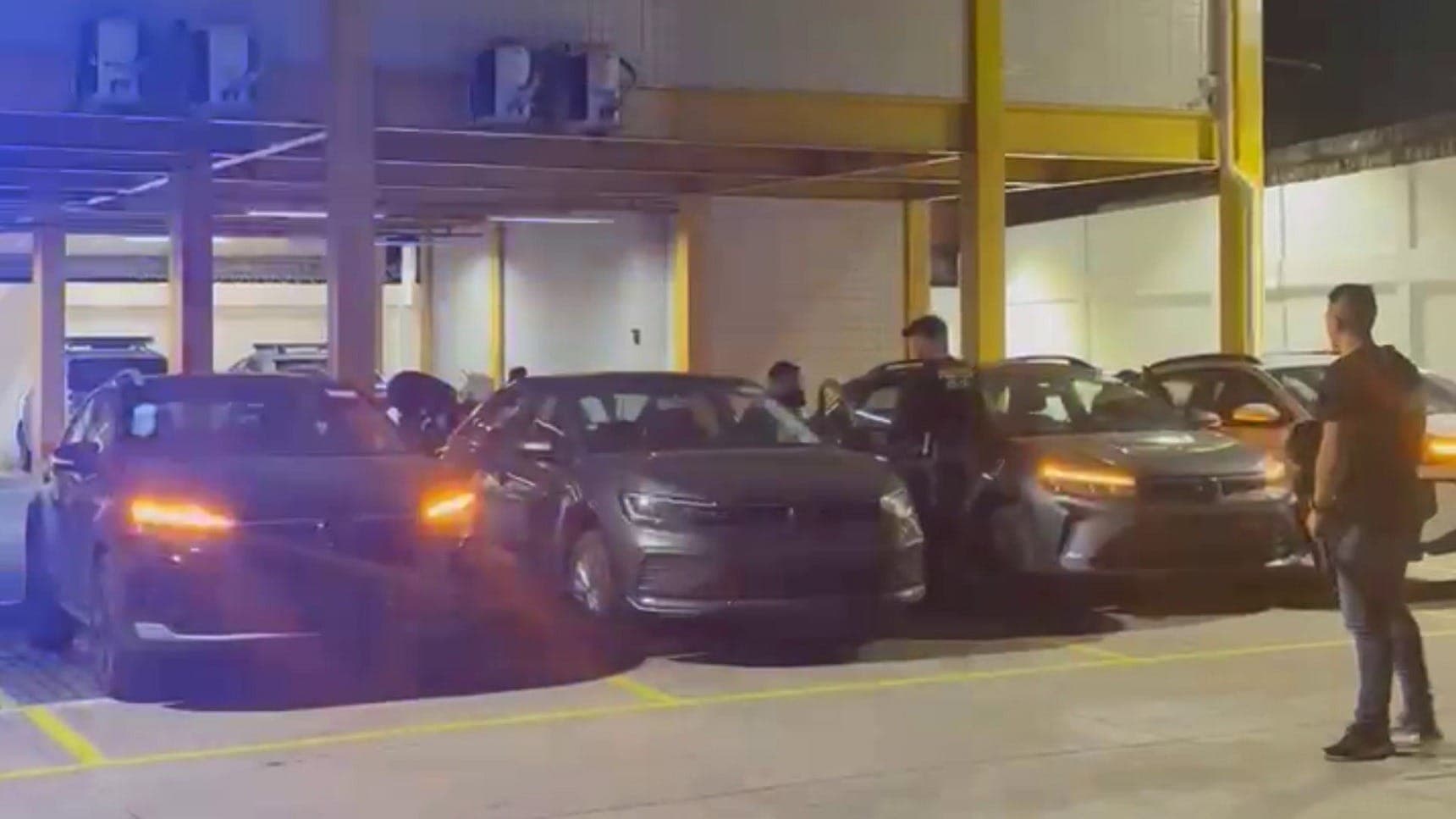 Carros apreendidos pela polícia 