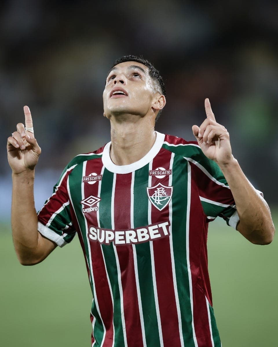 Serna comemora gol do Fluminense