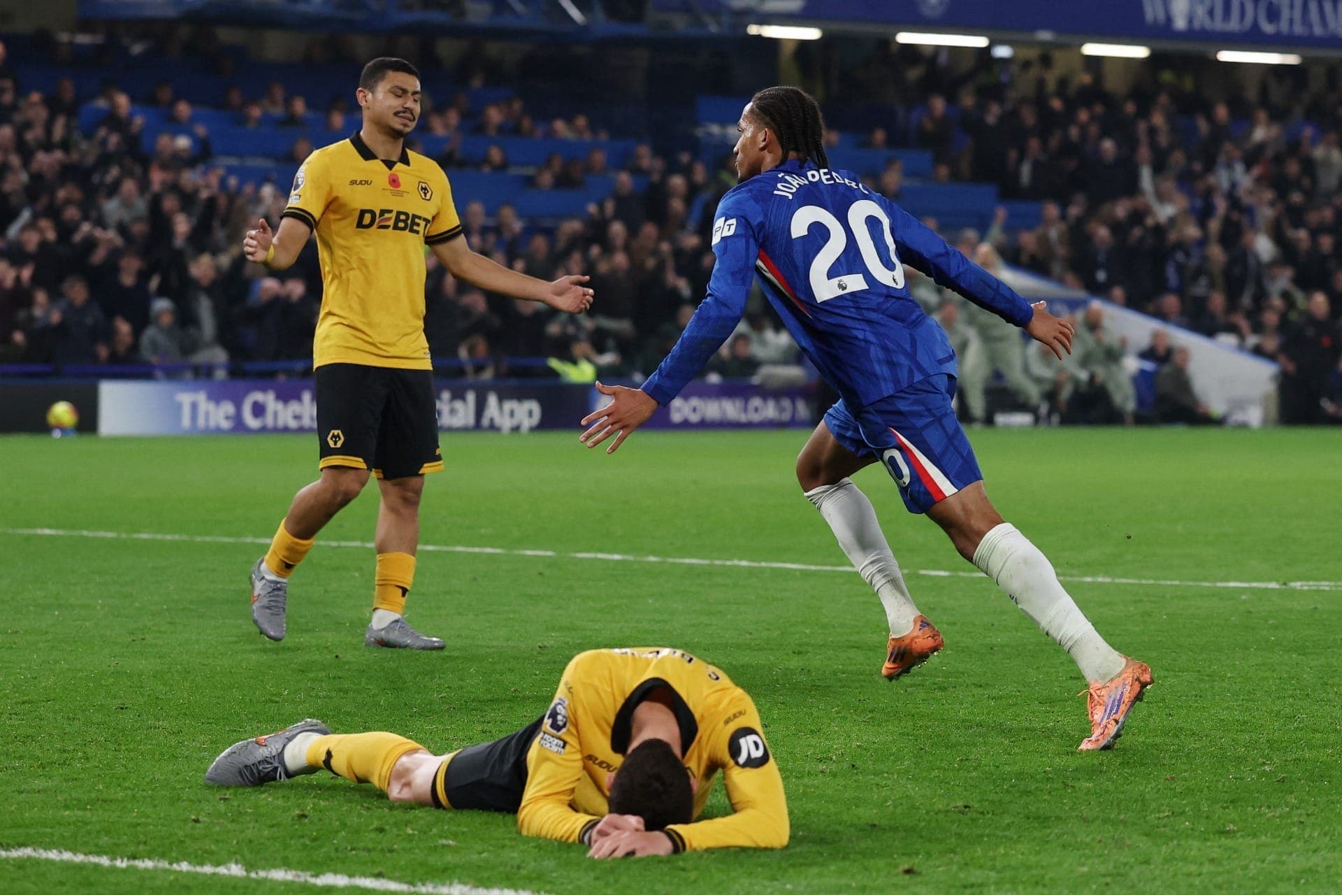 João Pedro comemora gol do Chelsea
