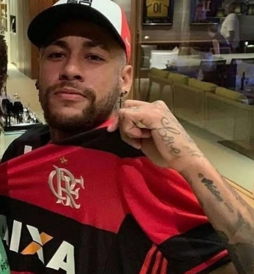 Neymar com o uniforme do Flamengo
