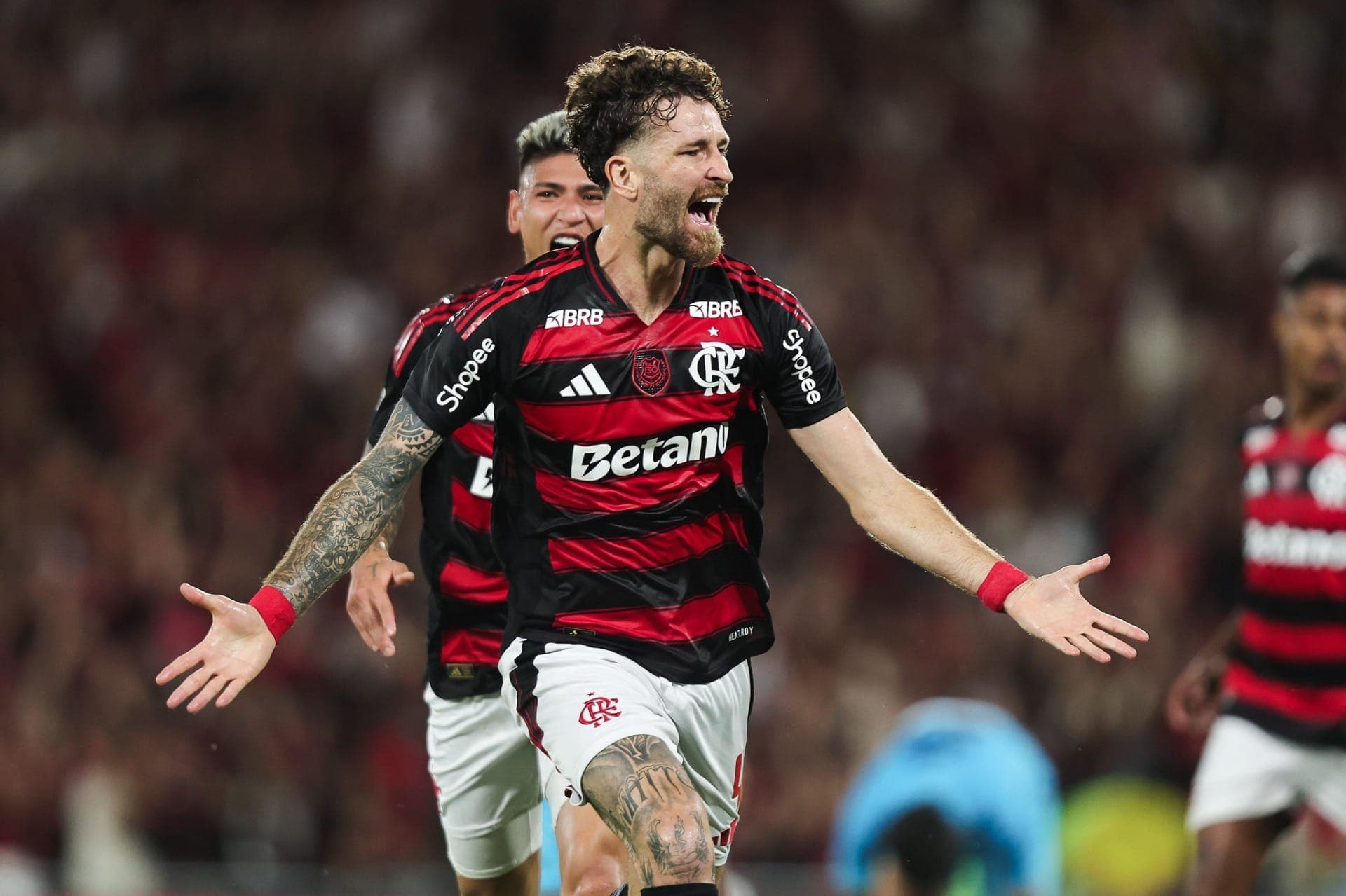 Léo Pereira comemora gol do Flamengo
