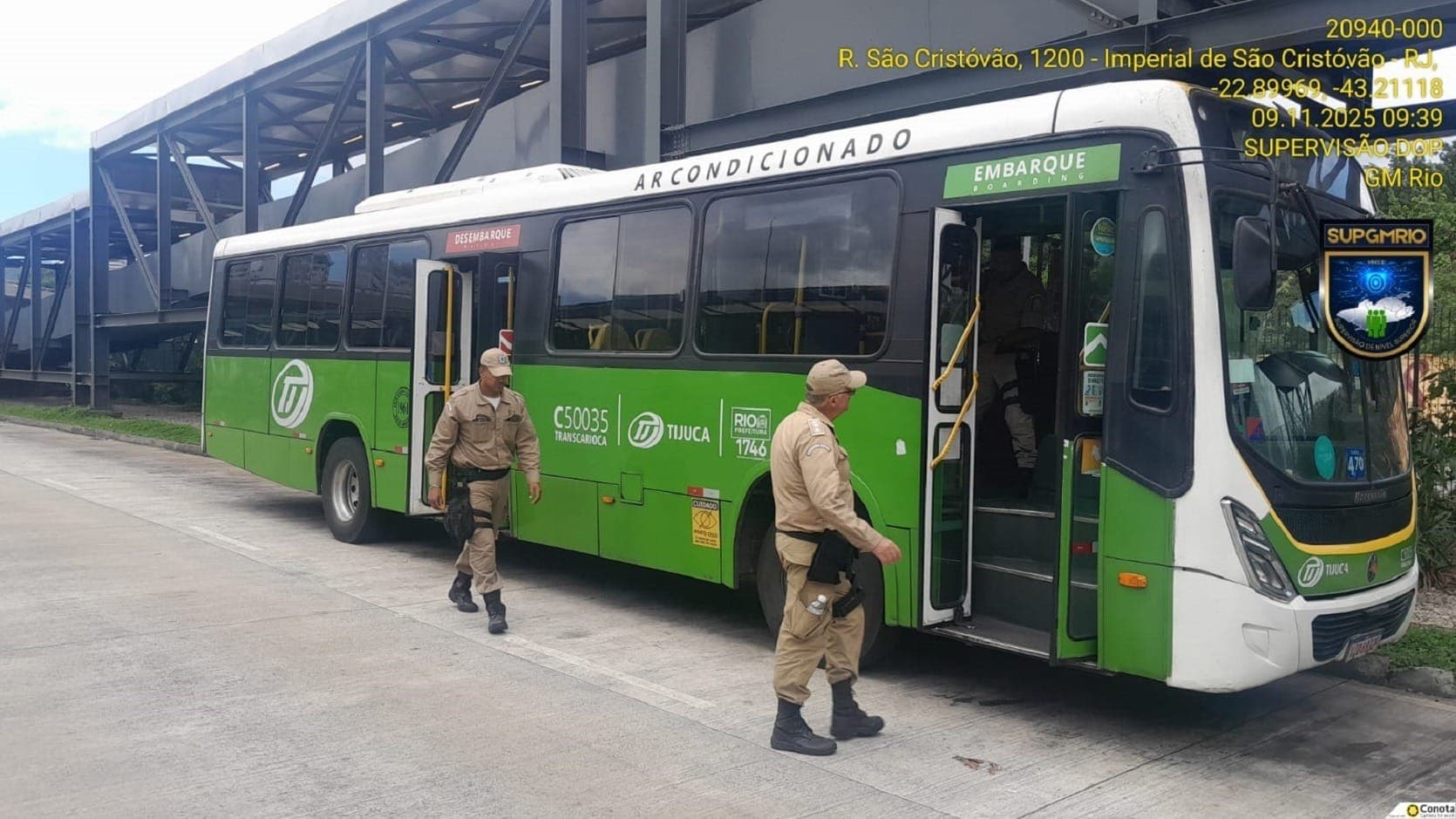 Agentes municipais no Terminal Gentileza 