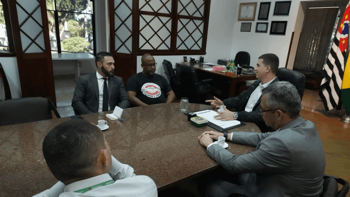 Após reunião com prefeito Yan Lopes, servidores da Fusam de Caçapava decidem continuar em greve
