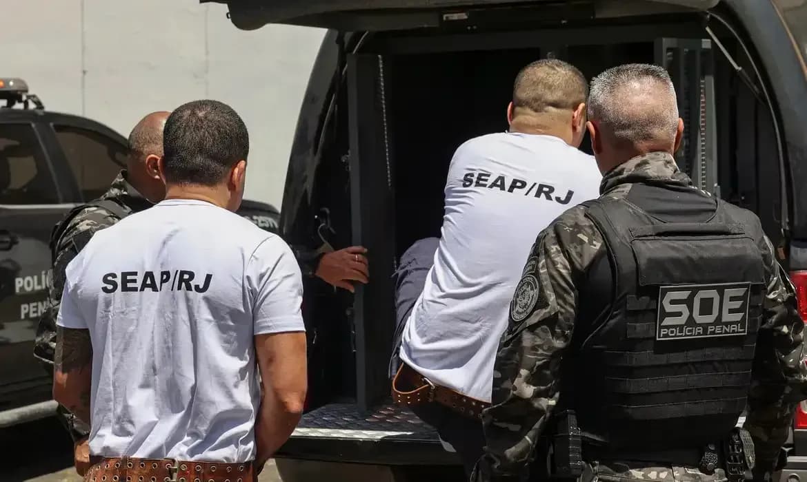 Chefes do Comando Vermelho são transferidos