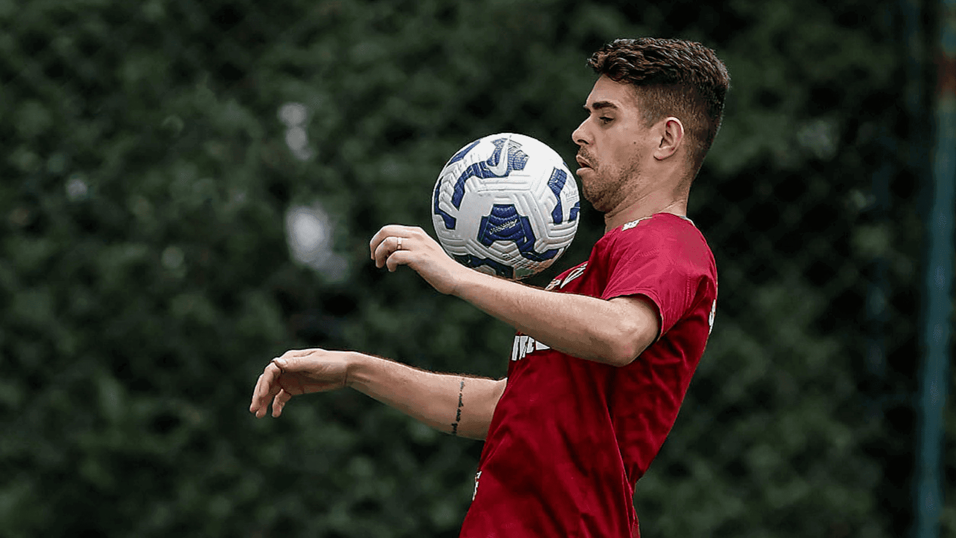 Oscar durante treino do São Paulo
