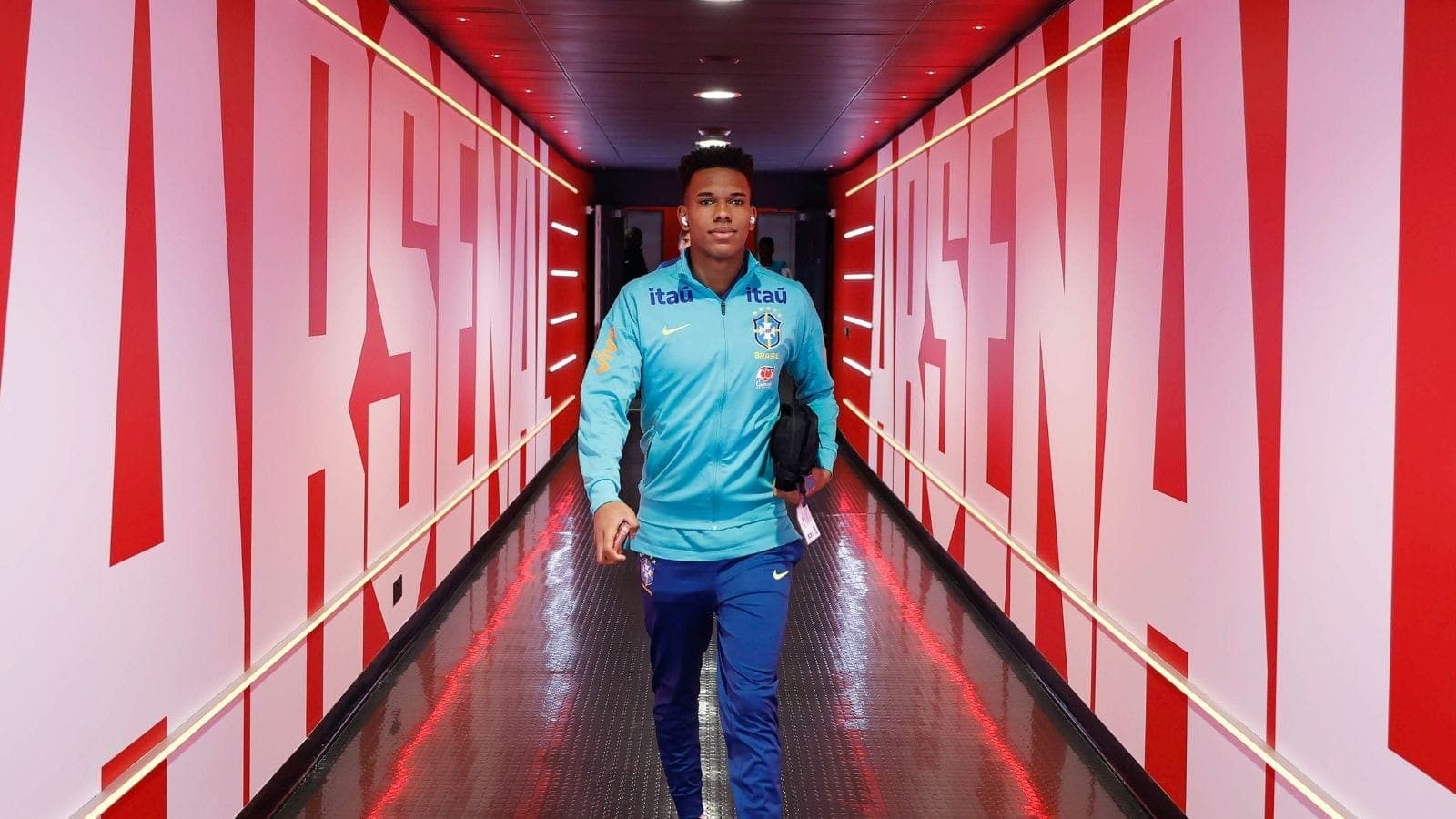 Estêvão, no estádio do Arsenal