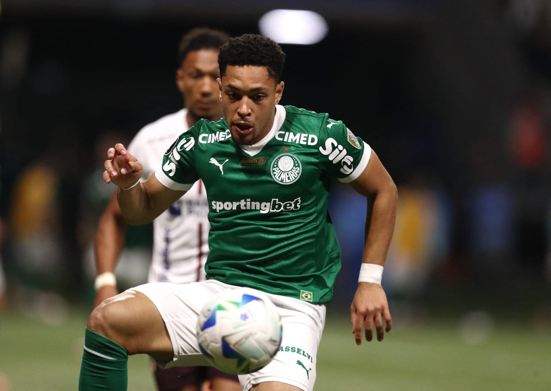 Vitor Roque na vitória sobre o Santos por 2 a 0