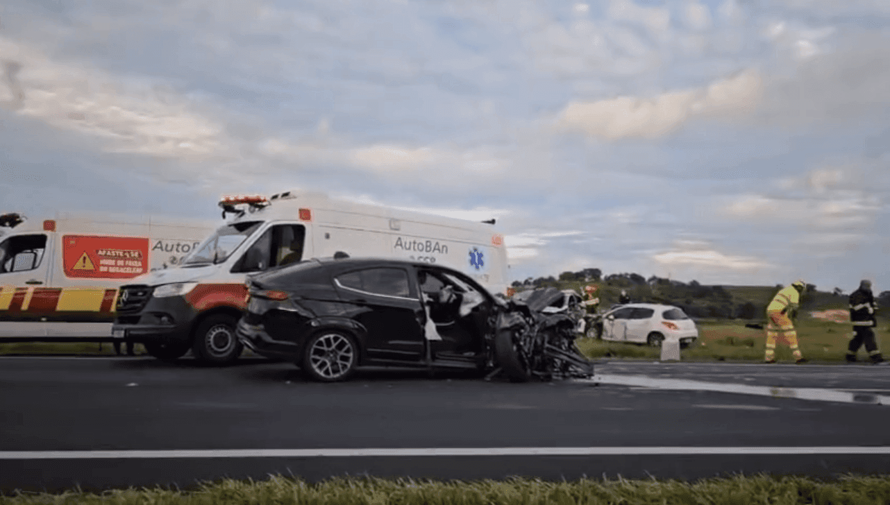 Colisão entre 3 carros em Limeira
