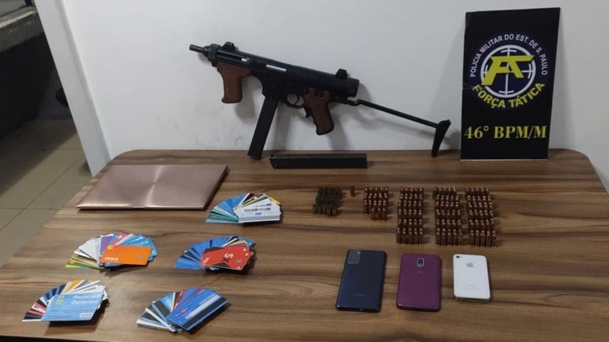 Homem é preso com submetralhadora em SP