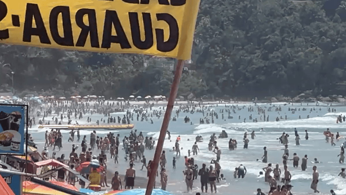 Praias lotadas no litoral paulista: 20 pessoas morreram afogadas em 11 dias