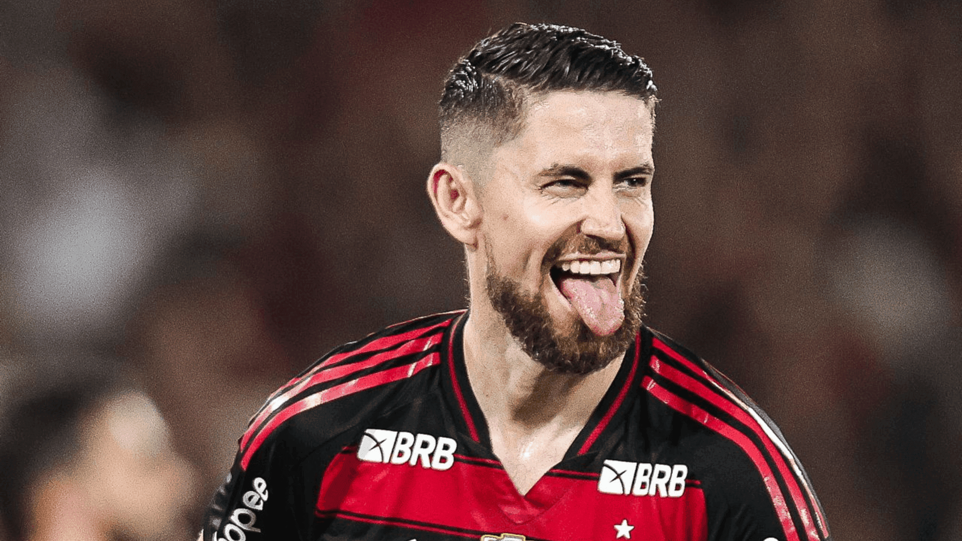 Jorginho comemorando gol contra o Bragantino